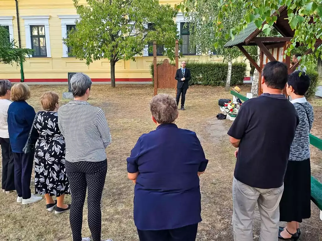 Madarason emlékeztek a lezuhant lengyel repülőgép hét katonájára